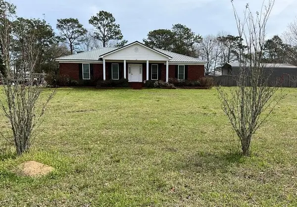 22 Ten Lake Drive, DeFuniak Springs, FL 32433