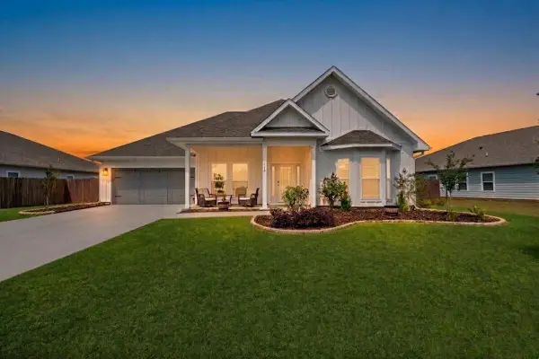 110 E Oak Trees Lane, Freeport, FL 32439