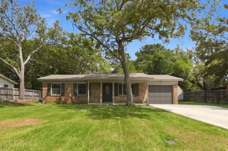 54 Berwick Circle, Shalimar, FL 32579 - #2