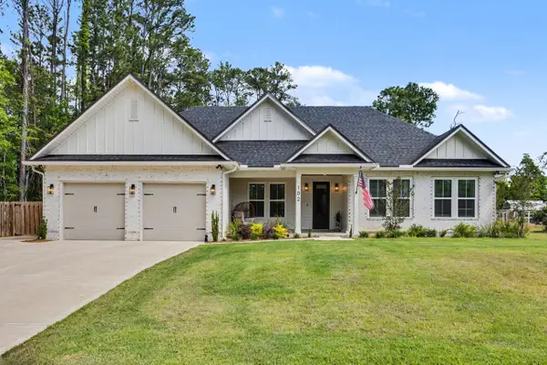 102 Jones Drive, Freeport, FL 32439