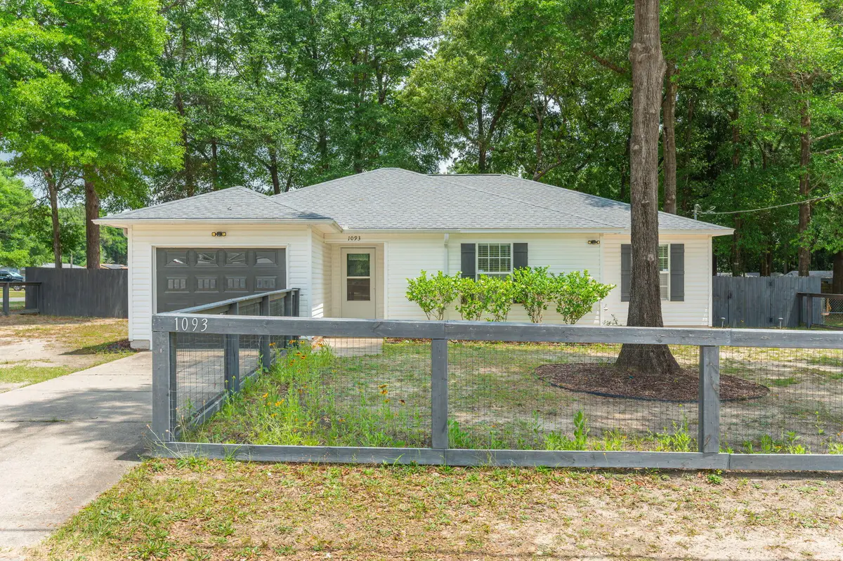 1093 Farmer Street, Crestview, FL 32539 - #1