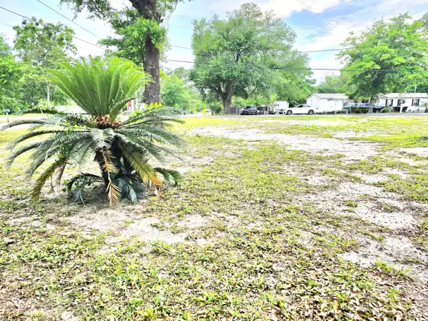 613 Old Jolly Bay Road, Freeport, FL 32439