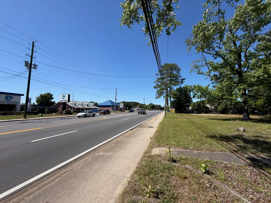 835 Us-331, Defuniak Springs, FL 32435 - #2