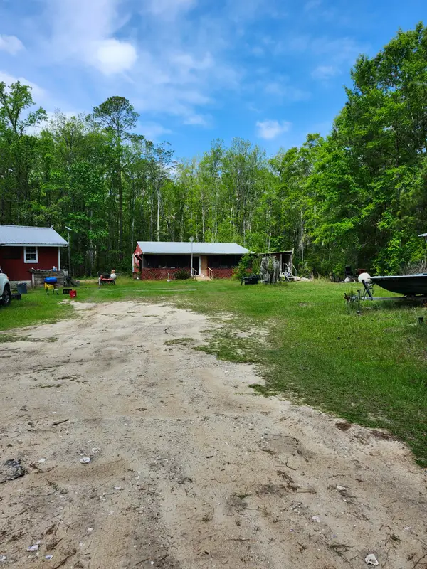 402 Smokehouse Lake Road, Ponce De Leon, FL 32455