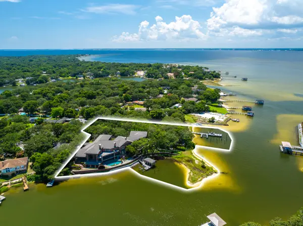 204 Laura Lane, Gulf Breeze, FL 32561