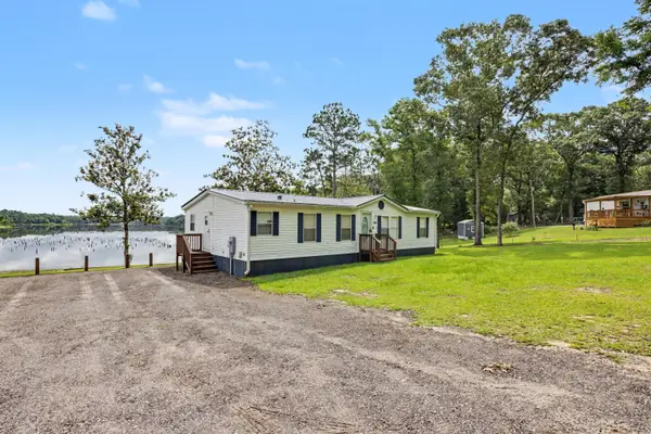 1064 Kings Lake Boulevard, DeFuniak Springs, FL 32433