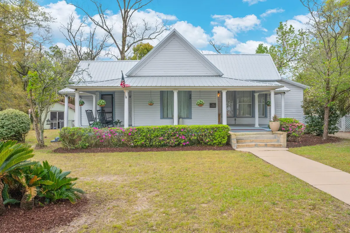28 E Live Oak Avenue, Defuniak Springs, FL 32435 - #1