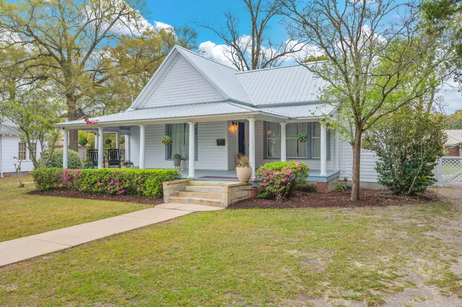 28 E Live Oak Avenue, Defuniak Springs, FL 32435 - #2