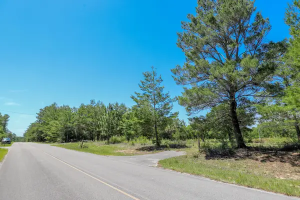 1252 Trout Drive, DeFuniak Springs, FL 32433