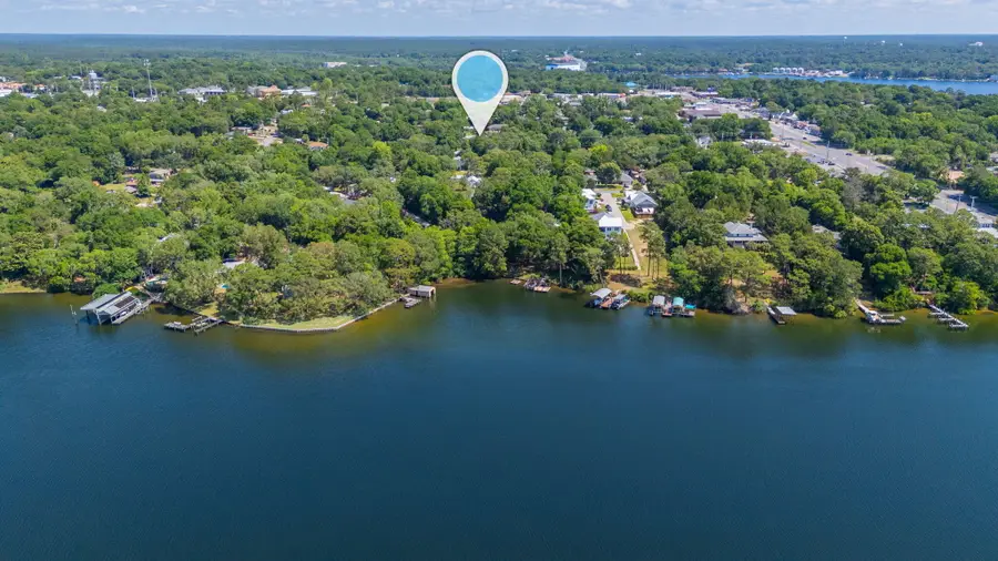 321 Washington Avenue, Valparaiso, FL 32580 - #2