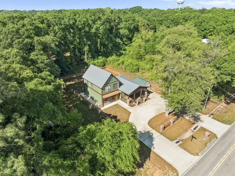 981 E Chestnut Avenue, Crestview, FL 32539 - #2