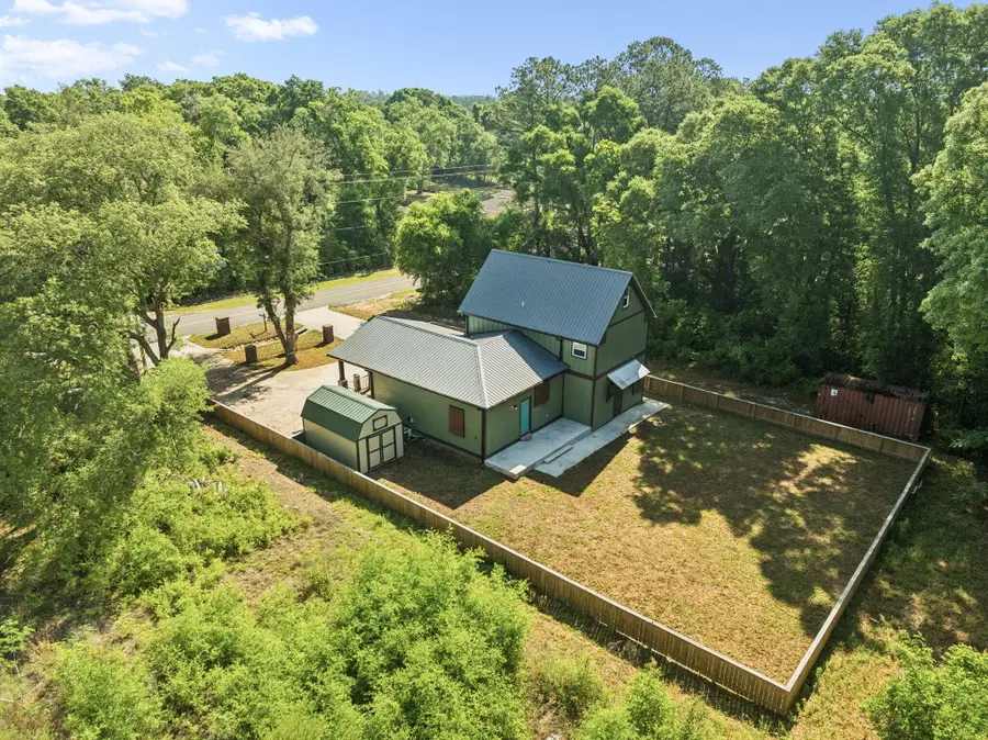 981 E Chestnut Avenue, Crestview, FL 32539 - #3