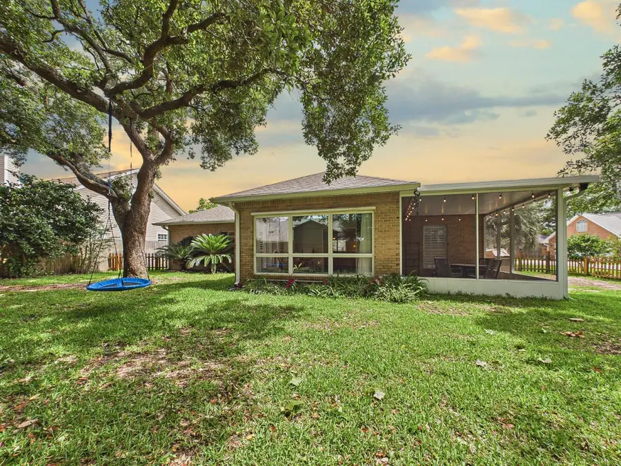 416 Parkwood Place, Niceville, FL 32578 - #2