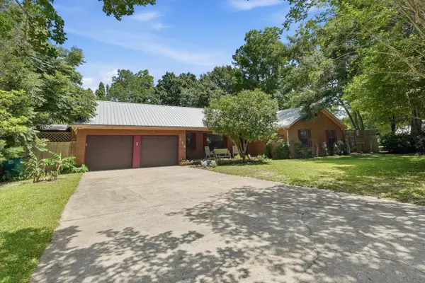 128 Twin Oak Drive, Crestview, FL 32536