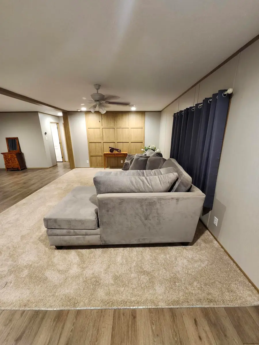 212 W Juniper Avenue, Defuniak Springs, FL 32433 - #3