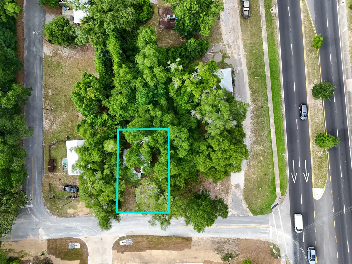 32 Myrtle Avenue, Defuniak Springs, FL 32435 - #1