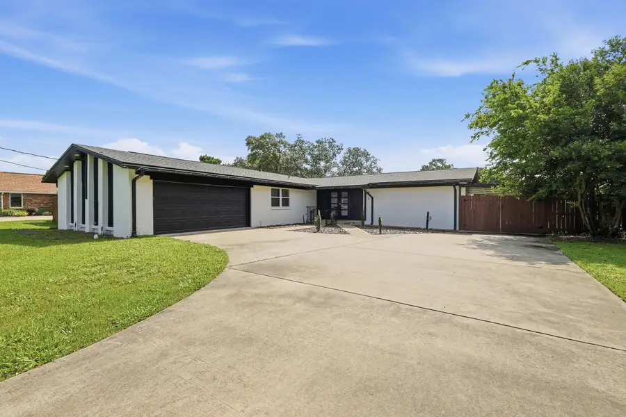 618 NE Country Club Avenue, Fort Walton Beach, FL 32547 - #2