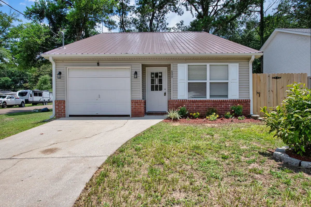 609 E Edney Avenue, Crestview, FL 32536 - #1