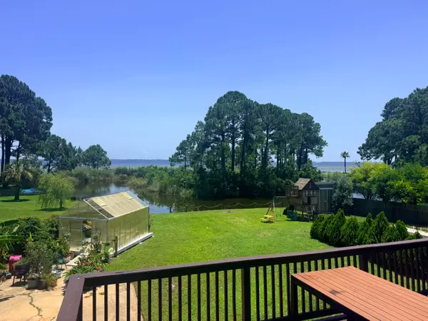 37 Country Club Road, Shalimar, FL 32579