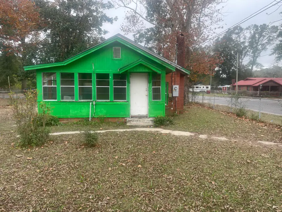 698 W Walnut Avenue, Crestview, FL 32536 - #2