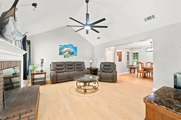 2216 Calle De Marbella, Navarre, FL 32566