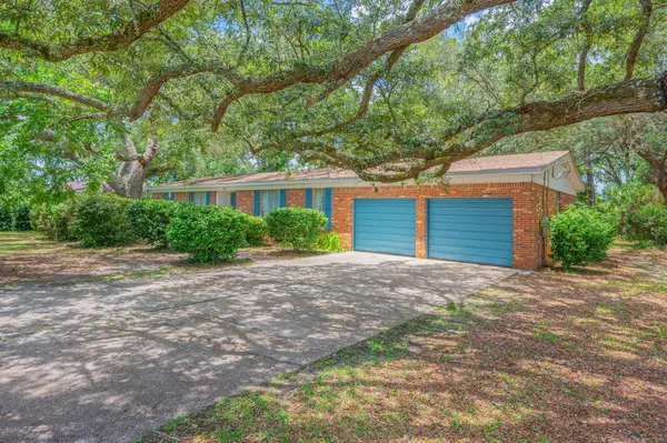 17 8th Avenue, Shalimar, FL 32579
