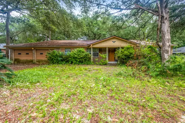 8 Walnut Avenue, Shalimar, FL 32579