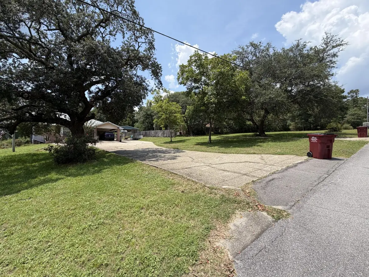 105 Navajo Trace, Crestview, FL 32536 - #1