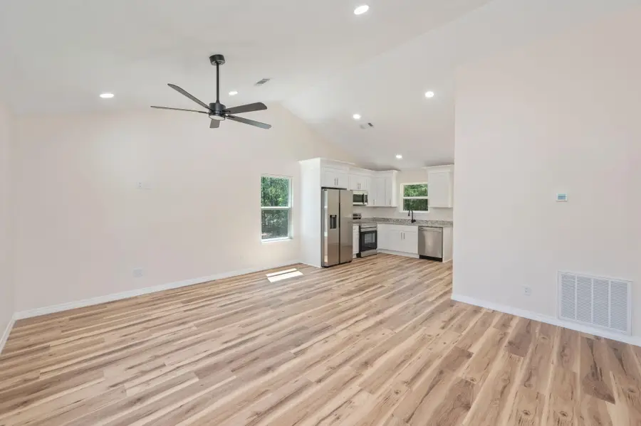 916 E Dogwood Avenue, Defuniak Springs, FL 32433 - #3