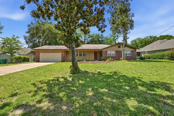 98 Country Club Road, Shalimar, FL 32579