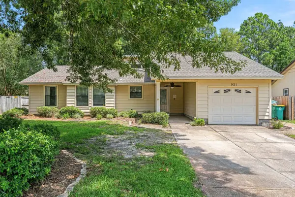 921 Nutmeg Avenue, Niceville, FL 32578