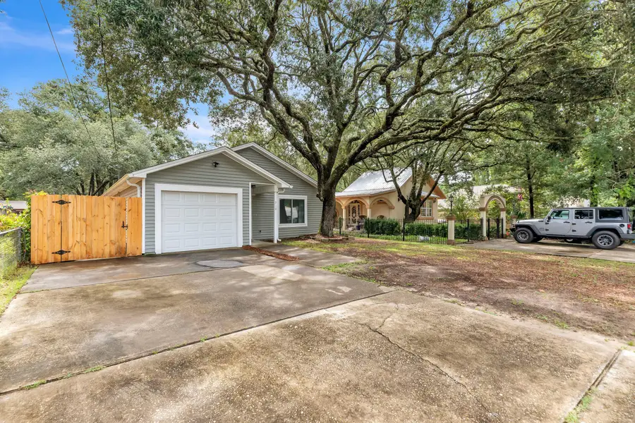910 Linden Avenue, Niceville, FL 32578 - #2