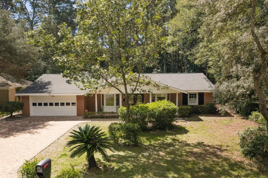 324 NW Lake Drive, Fort Walton Beach, FL 32548 - #2