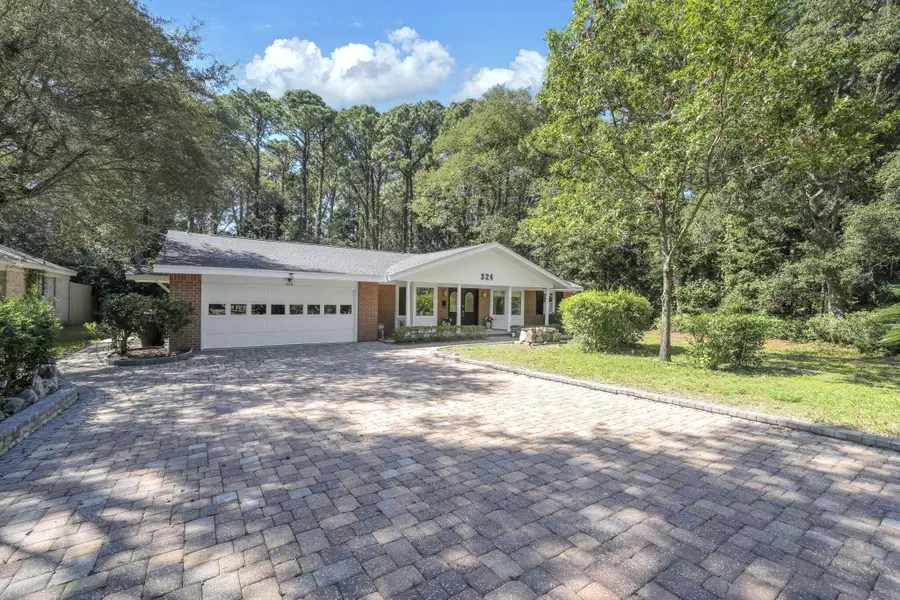 324 NW Lake Drive, Fort Walton Beach, FL 32548 - #3
