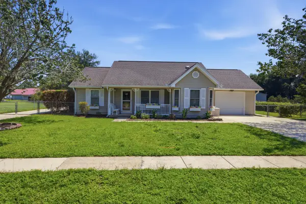 220 W Walker Circle, Crestview, FL 32539