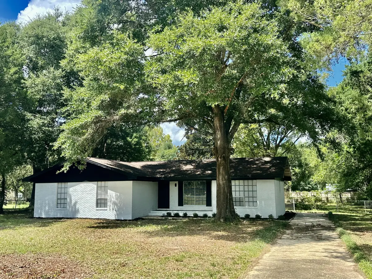 3025 Stillwell Boulevard, Crestview, FL 32539 - #1