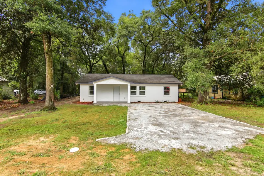 101 W Live Oak Avenue, Defuniak Springs, FL 32435 - #2