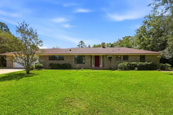 116 Ten Lake Drive, DeFuniak Springs, FL 32433