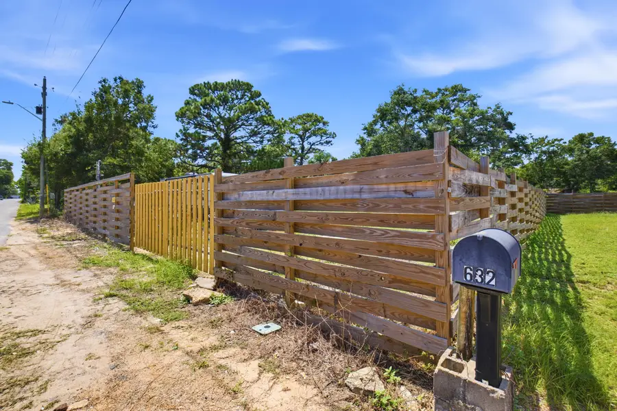 630 NW Oak Street, Fort Walton Beach, FL 32548 - #2