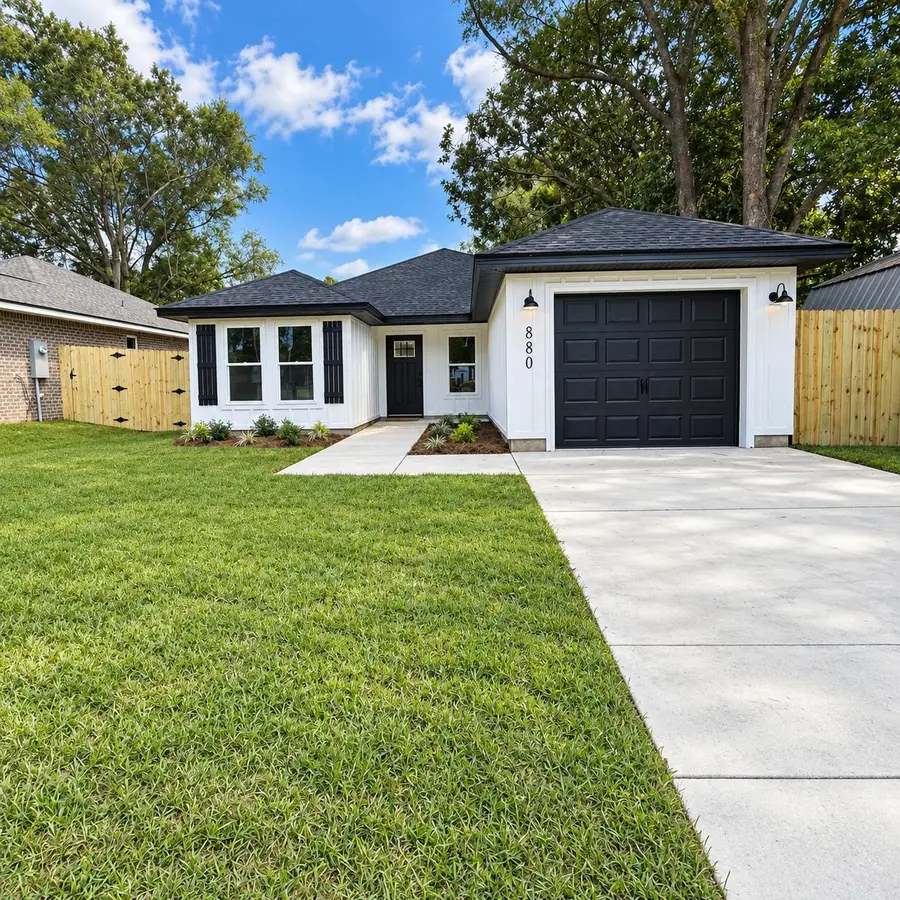 880 E Walnut Avenue, Crestview, FL 32539 - #3