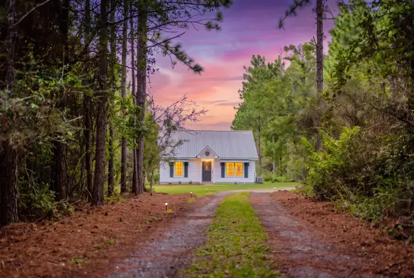 635 Southside Drive, Holt, FL 32564