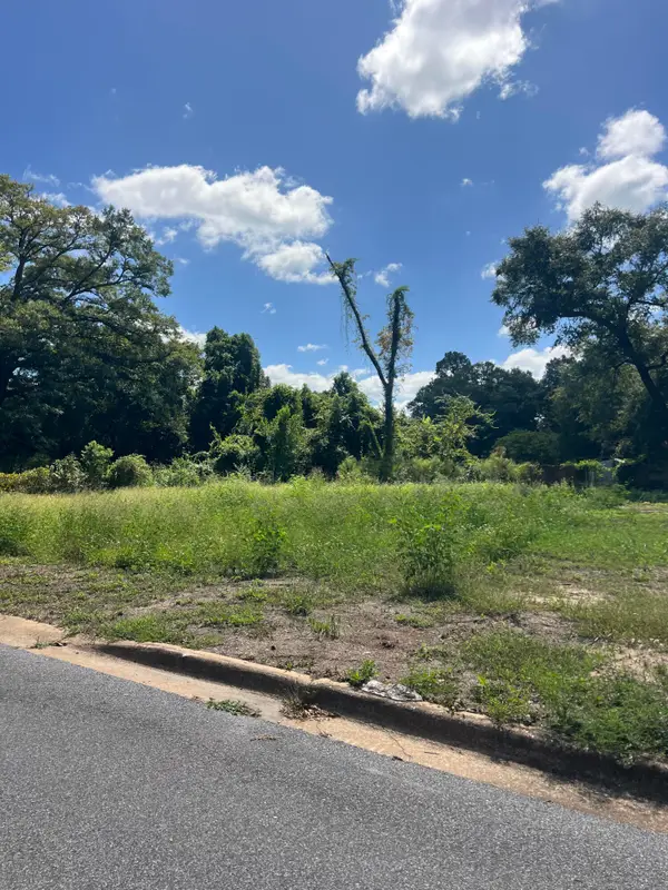 625 W Walnut Avenue, Crestview, FL 32536