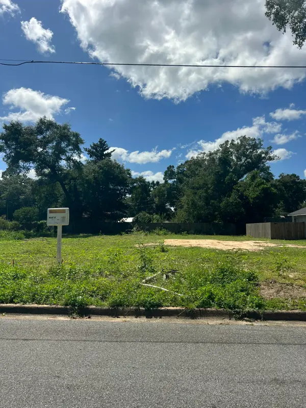 673 W Walnut Avenue, Crestview, FL 32536