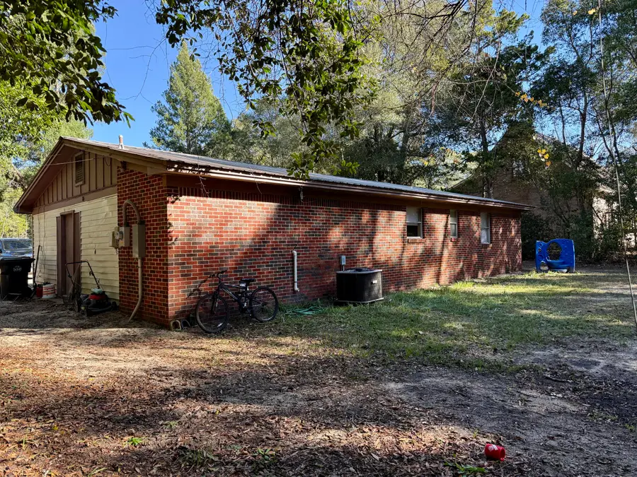 454 E Burdick Avenue, Defuniak Springs, FL 32433 - #2