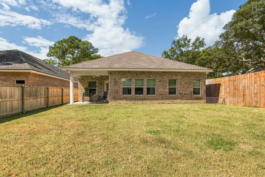916 Linden Avenue, Niceville, FL 32578 - #3