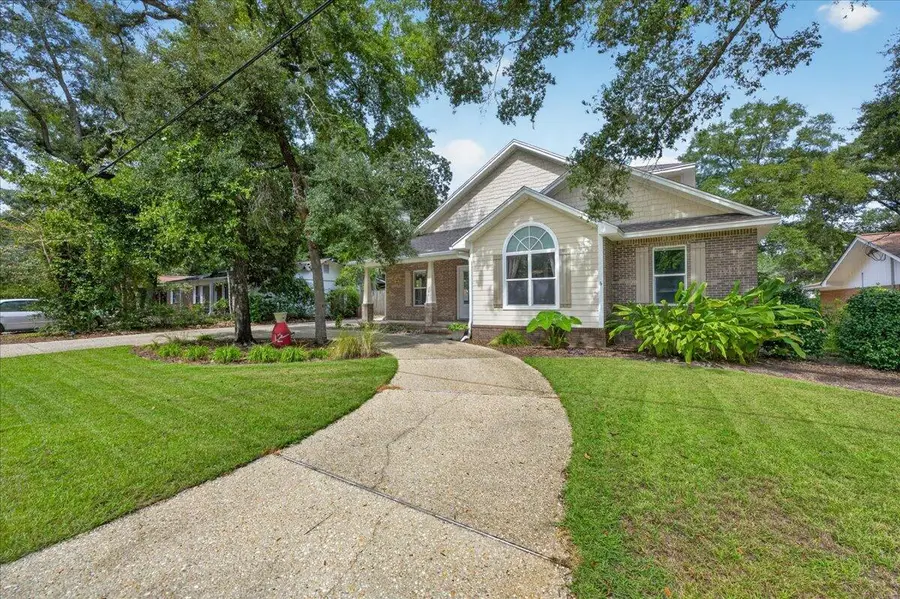 266 Florida Avenue, Valparaiso, FL 32580 - #2