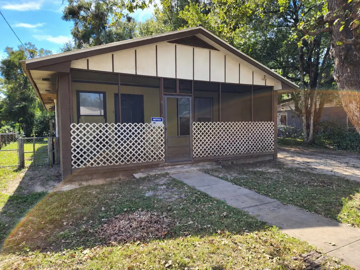 623 W Griffith Avenue, Crestview, FL 32536 - #1