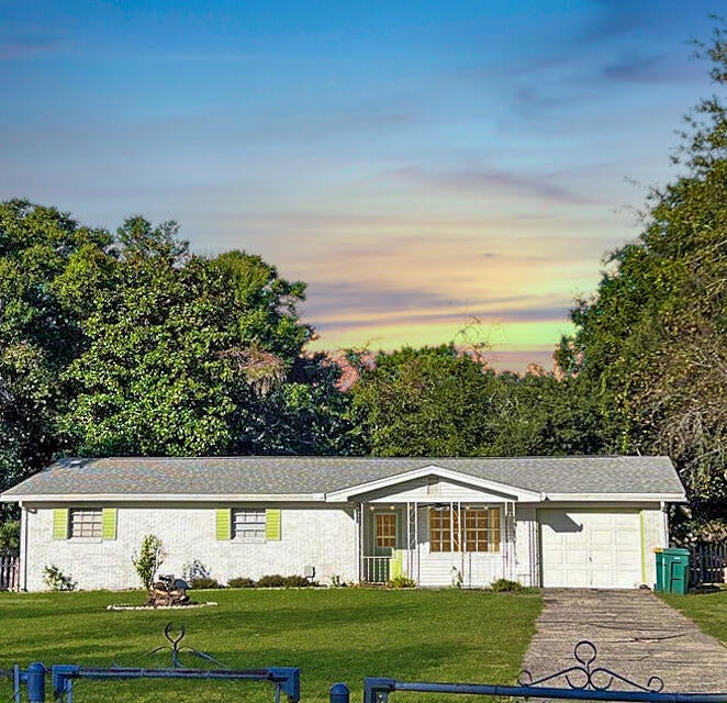 1442 Cypress Street, Niceville, FL 32578 ERA