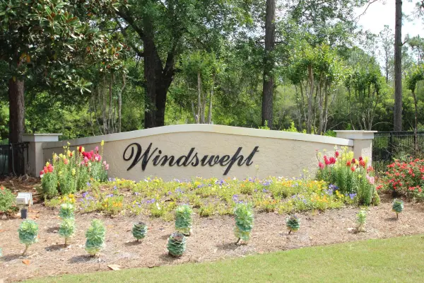 12 E Club House Drive, Freeport, FL 32439