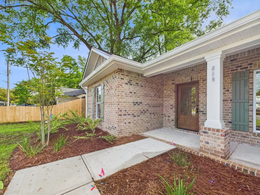 408 W Pine Street, Mary Esther, FL 32569 - Image #2